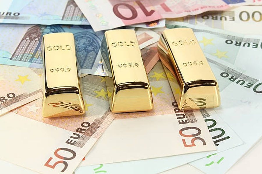 Euro rritet në nivelin më të lartë në 5 muaj pas fjalimit të Trump, ari rekord historik
